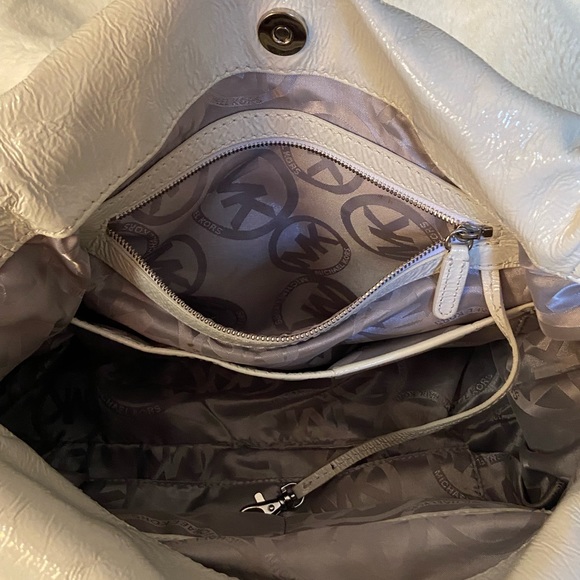 Authentic discontinued Michael Kors patent leather tote. - Picture 3 of 10